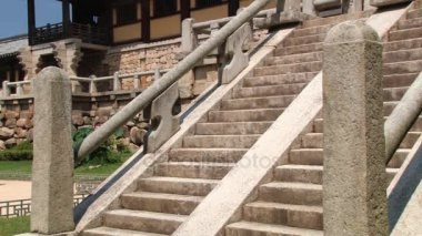 Turist Gueongju, Kore Bulguksa tapınağı ziyaret.