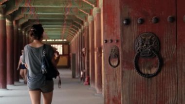 Gyeongju, Kore Bulguksa Tapınağı Dabotap taş pagoda turist ziyaret. 