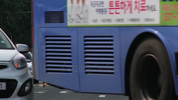 Προβάλετε την κυκλοφορία στο δρόμο της πόλης στο Daejeon, Κορέα. — Αρχείο Βίντεο