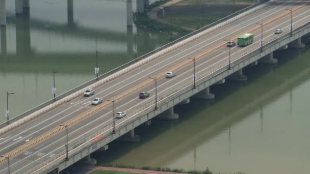 Cars cross river by the modern bridge in Daegeon, Korea. — Stock Video