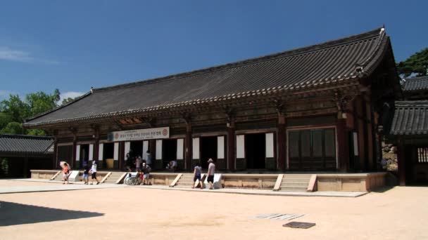 Les touristes visitent le temple Bulguksa à Gueongju, en Corée . — Video