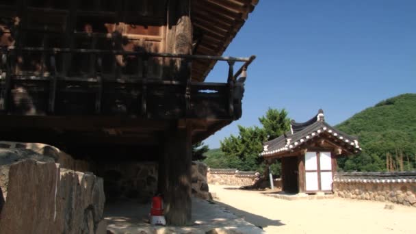 Gyeongju Yangdong Köyü tarihi Gyeongju, Kore'de binanın dış. — Stok video