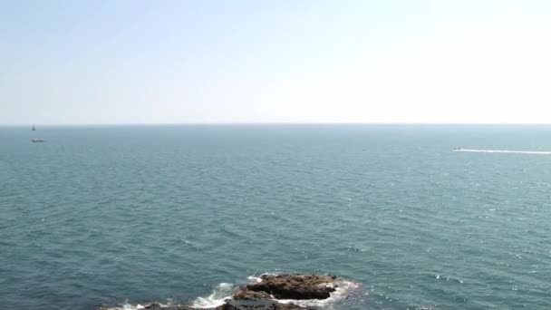 Vista sulla città dal punto di vista del mare a Busan, Corea . — Video Stock