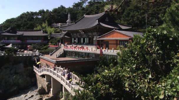 Extérieur du temple bouddhiste Haedong Yonggung à Busan, Corée . — Video