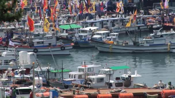 Boats depart from harbor during Hansan festival in Tongyeong, Korea. — Stock Video