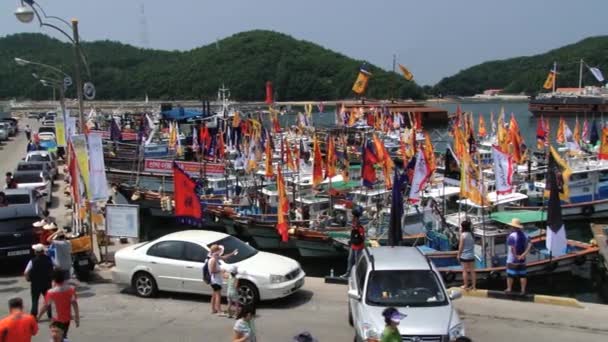 Menschen genießen hansando Festival in tongyeong, Korea. — Stockvideo