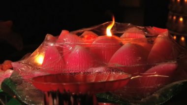 Makao, Çin için A-Ma Budist tapınağında mum yakar.