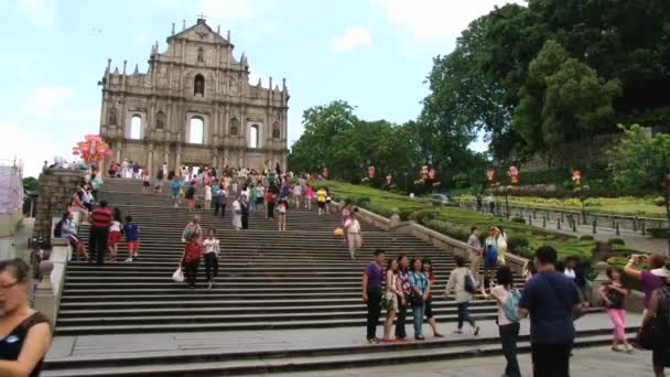 Ember látogat el a Makaó, Kína St. Pauls portugál templomban romok. — Stock videók
