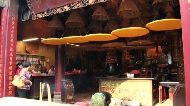 People pray in the A-Ma Buddhist temple in Macau, China. — Stock Video