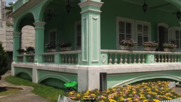 Met het oog op de historische koloniale stijl gebouw op Taipa dorp in Macau, China. — Stockvideo