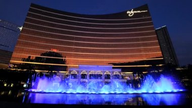 Makao, Çin Wynn otelin önünde dans eden çeşmeler Haritayı göster.