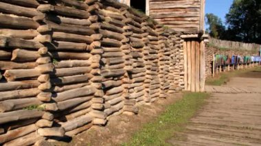 Dış ahşap duvar çoğaltma Demir Çağı müstahkem yerleşim Beroun, Polonya. 