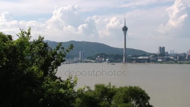 Vista sulla torre della TV a Macao, Cina . — Video Stock