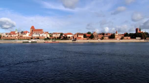 Zobrazit do středověkého města v rámci řeky Visly v Toruň, Polsko. — Stock video