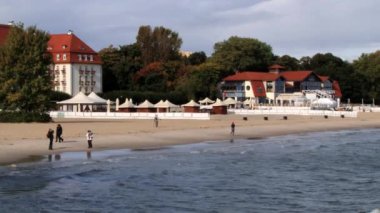 Deniz, Sopot, Polonya tarafından insanlar yürümek.
