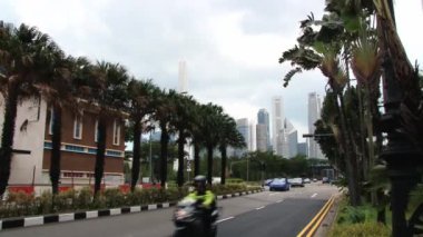 Singapore, Singapur için karayoluyla arabaları geçmek.
