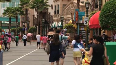 İnsanlar Universal studio Tema parkı Sentosa Island, Singapur ziyaret.