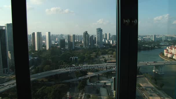 Blick aus der Kabine des Singapore Flyer Riesenrads in singapore, singapore. — Stockvideo