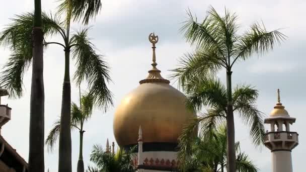 View to the cupola of the mosque in the Arab quarter in Singapore, Singapore. — Stock Video