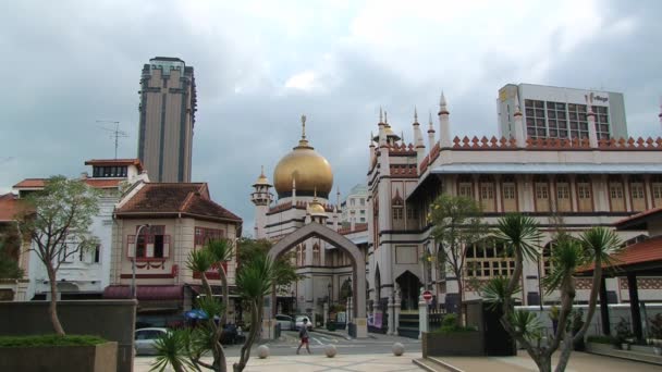 View to the mosque in the Arab quarter in Singapore, Singapore. — Stock Video