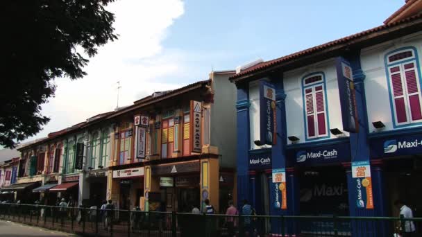 Menschen gehen durch die Straße im indischen Viertel in singapore, singapore. — Stockvideo