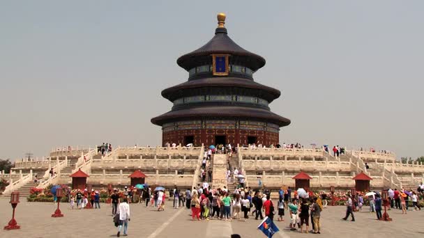 Menschen besuchen Himmelstempel in Peking, China. — Stockvideo
