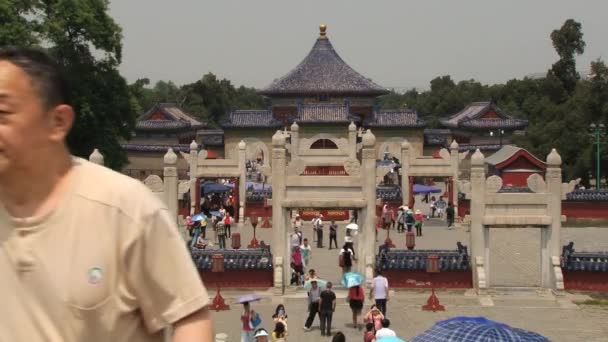 La gente visita el templo del Cielo en Beijing, China . — Vídeos de Stock