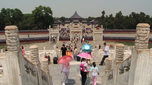 Touristen besuchen Himmelstempel in Peking, China. — Stockvideo