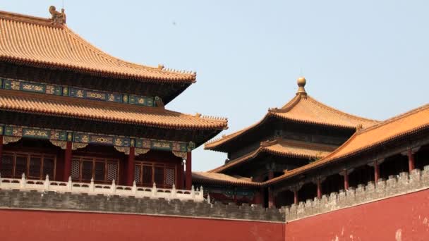 View to the roof of the entrance gate of the Gugun palace in Beijing, China. — Stock Video