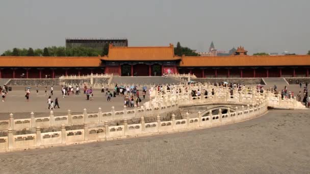 Menschen besuchen Gugun-Palast in Peking, China. — Stockvideo