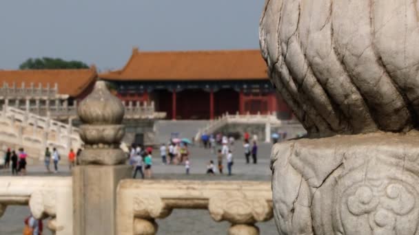 Tourists visit Gugun palace in Beijing, China. — Stock Video