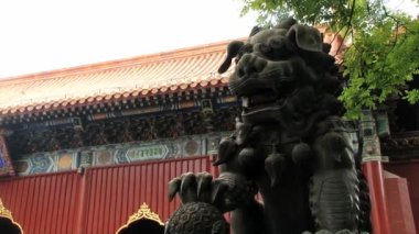 Beijing, Çin Yonghe tapınakta kişi ziyaret.