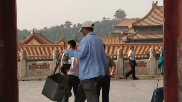 Τουρίστες επισκέπτονται Gugun παλάτι στο Πεκίνο, Κίνα. — Αρχείο Βίντεο