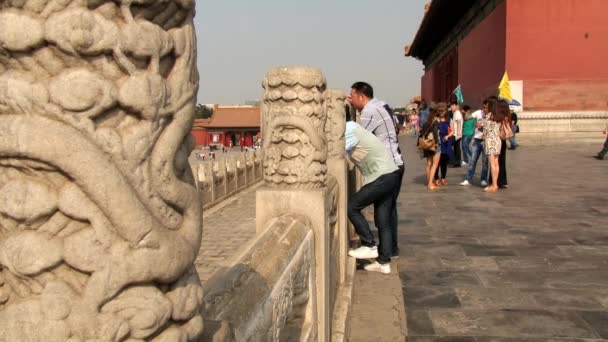 Turister besöker Gugun palats i Peking, Kina. — Stockvideo