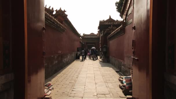 Mensen bezoeken Gugun paleis in Peking, China. — Stockvideo