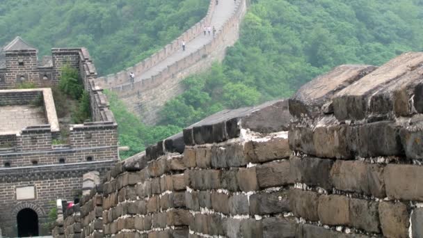 Turistas visitam a Grande Muralha em Mutianyu, China . — Vídeo de Stock