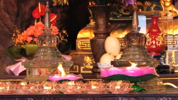 View to altar below the Buddha image at the Big Wild Goose pagoda in Xian, China. — Stock Video