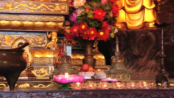 View to altar below the Buddha image at the Big Wild Goose pagoda in Xian, China. — Stock Video