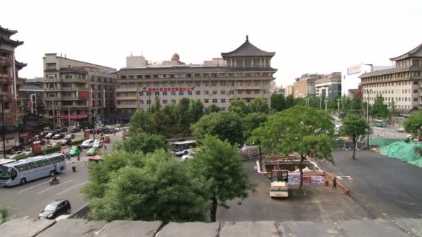 Met het oog op het centrale plein van de stad in Xian, China. — Stockvideo