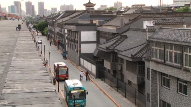 People walk by the Great Wall in Xian, China. — Stock Video