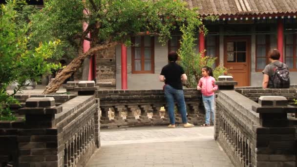 İnsanlar Huaqing Kaplıcalar Xian, Çin için ziyaret edin.. — Stok video