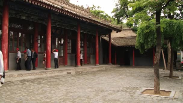 Ember látogat el a Huaqing hot springs Xian, Kína. — Stock videók