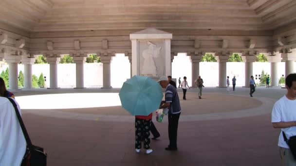 Människor besöker Qin Shi Huang grav i Xian, Kina. — Stockvideo