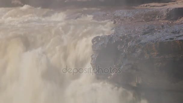 Вид на водопад Хукоу на Желтой реке (Хуан Хэ) в Ичхэ, Китай — стоковое видео