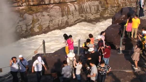 People enjoy the view to the Hukou waterfall at the Yellow river (Huang He) in Yichuan, China. — Stock Video