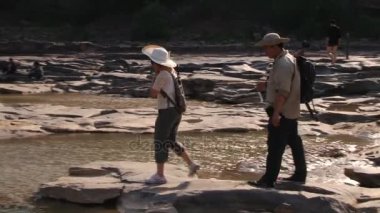 İnsanlar Hukou şelale, Yichuan, Çin için sarı nehir (Huang He) ziyaret edin..