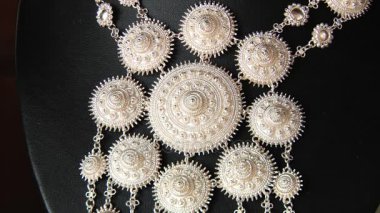 Dış geleneksel yerel gümüş mücevher Surin, Thailand.