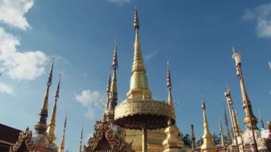 Wat Phra Borommathat Tak, Tayland insanlar yürümek. 