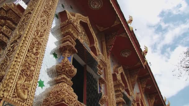 Külső, a Wat Mani Phraison templom Mae Sot, Thaiföld. — Stock videók
