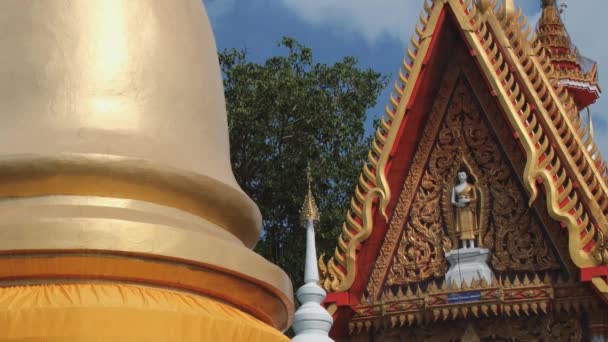 Utsidan av Wat Mani Phraison tempel i Mae Sot, Thailand. — Stockvideo